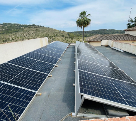 Трифазна гібридна система сонячних панелей 10 кВт в Іспанії